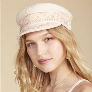 Lack of color Riveria cap